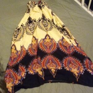 This is a very beautiful dress that ties in the back for adjustable sizing.